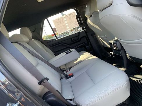 Used 2025 Toyota 4Runner SR5 AWD/4WD image 12