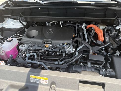 Used 2023 Toyota Highlander XLE AWD/4WD image 21