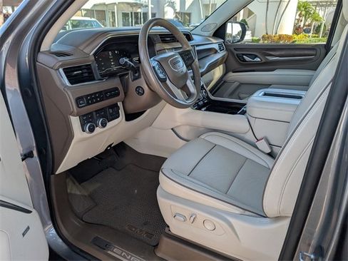 Used 2022 GMC Yukon Denali w/ Denali Premium Package image 10