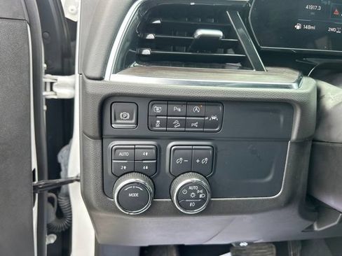Used 2025 Chevrolet Suburban Z71 AWD/4WD image 17