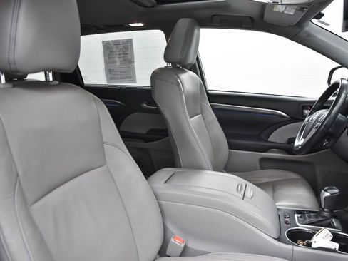 Used 2018 Toyota Highlander image 15