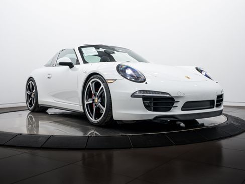 Certified 2014 Porsche 911 Targa 4S image 9
