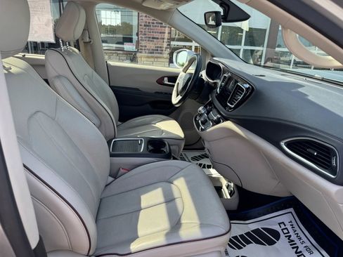 Used 2020 Chrysler Pacifica Limited FWD image 53