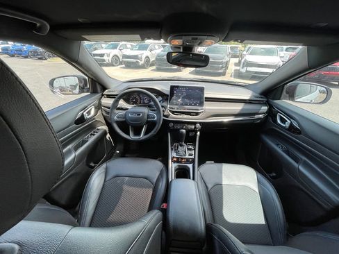 Used 2025 Jeep Compass Latitude w/ Altitude Special Edition AWD/4WD image 19