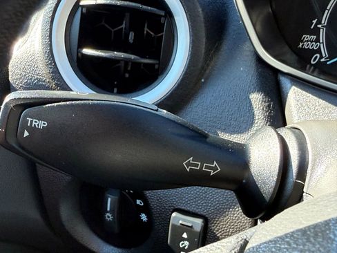 Used 2015 Ford Fiesta SE image 26