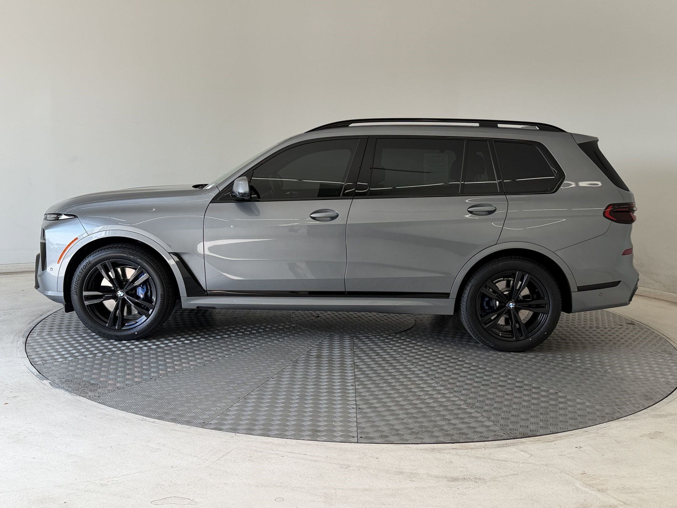 Used 2025 BMW X7 xDrive40i w/ M Sport Package AWD/4WD image 2
