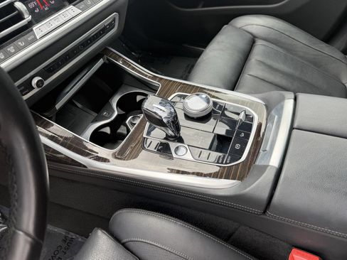Used 2022 BMW X7 xDrive40i w/ M Sport Package AWD/4WD image 24