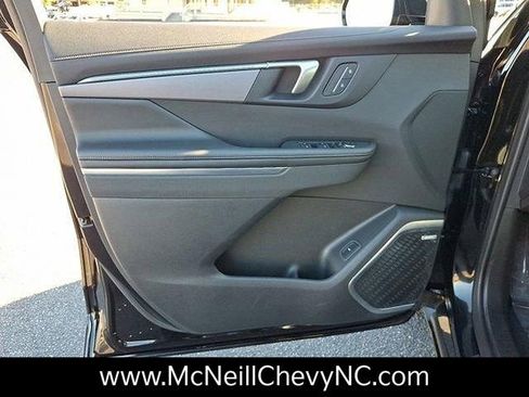 Used 2025 Buick Enclave Sport Touring image 13