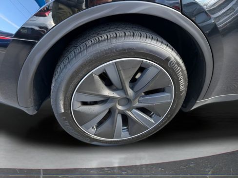Used 2023 Tesla Model Y Long Range image 12