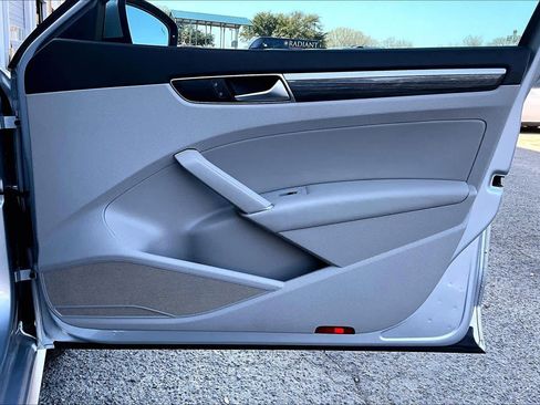 Used 2018 Volkswagen Passat 2.0T SE image 23