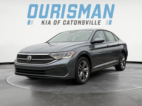 Used 2022 Volkswagen Jetta SE image 2