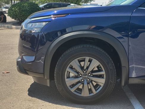 Certified 2024 Nissan Pathfinder SV FWD image 5