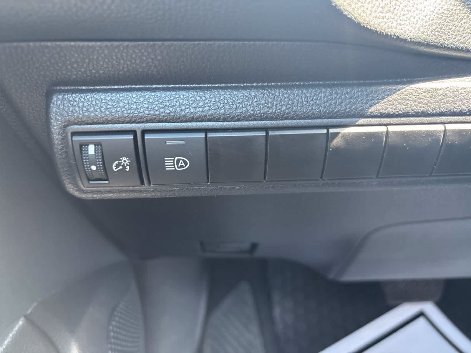Used 2025 Toyota Corolla LE FWD image 19