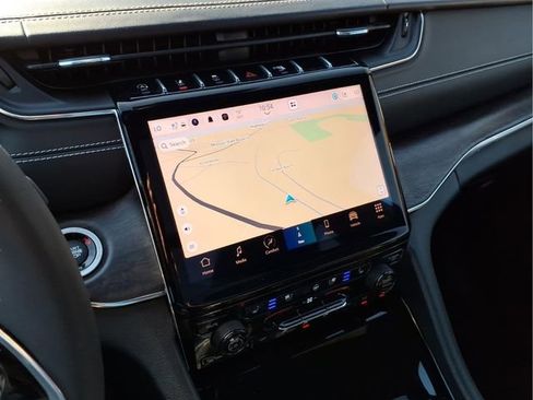 Used 2023 Jeep Grand Cherokee Overland w/ Luxury Tech Group IV image 26