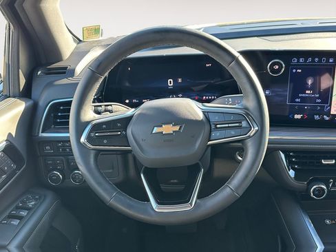 Used 2025 Chevrolet Tahoe Premier AWD/4WD image 12