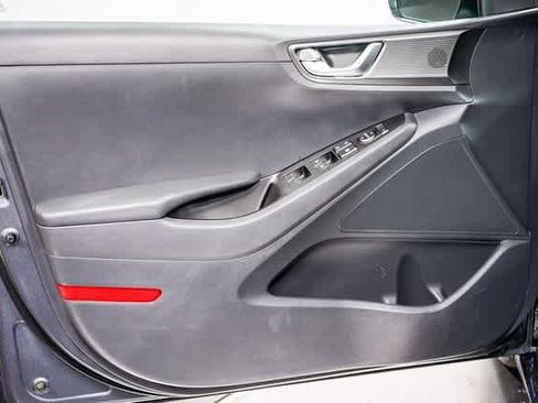 Used 2020 Hyundai Ioniq SEL image 18