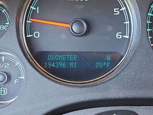 Used 2014 Chevrolet Suburban LTZ AWD/4WD image 16
