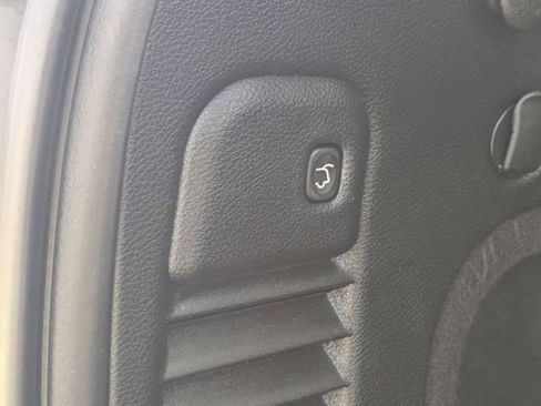 Used 2019 Jeep Grand Cherokee Laredo w/ Laredo X Package image 13