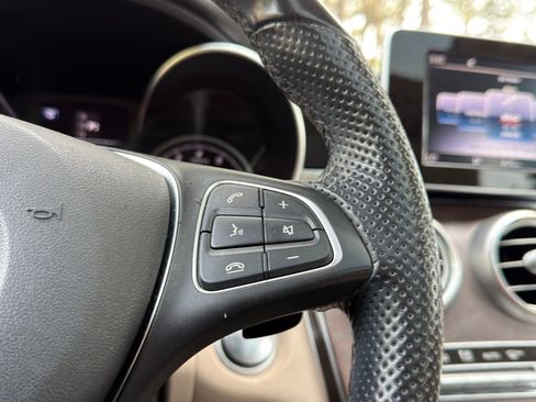 Used 2019 Mercedes-Benz GLC 300 4MATIC image 25