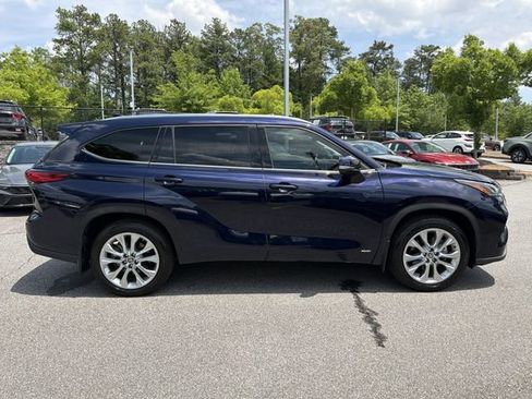 Used 2022 Toyota Highlander Limited AWD/4WD image 9