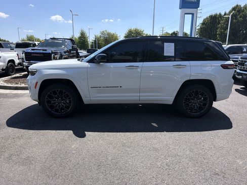 Used 2025 Jeep Grand Cherokee Summit w/ Obsidian Package AWD/4WD image 7