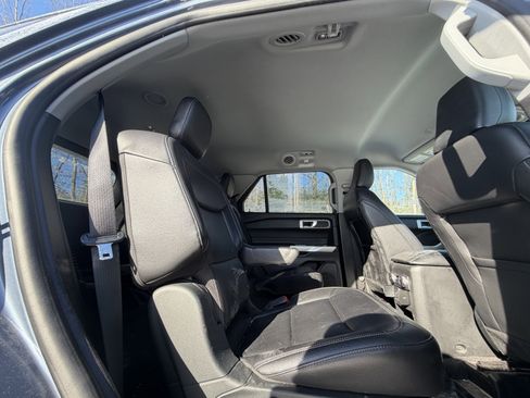 Used 2021 Ford Explorer XLT w/ Equipment Group 202A image 32