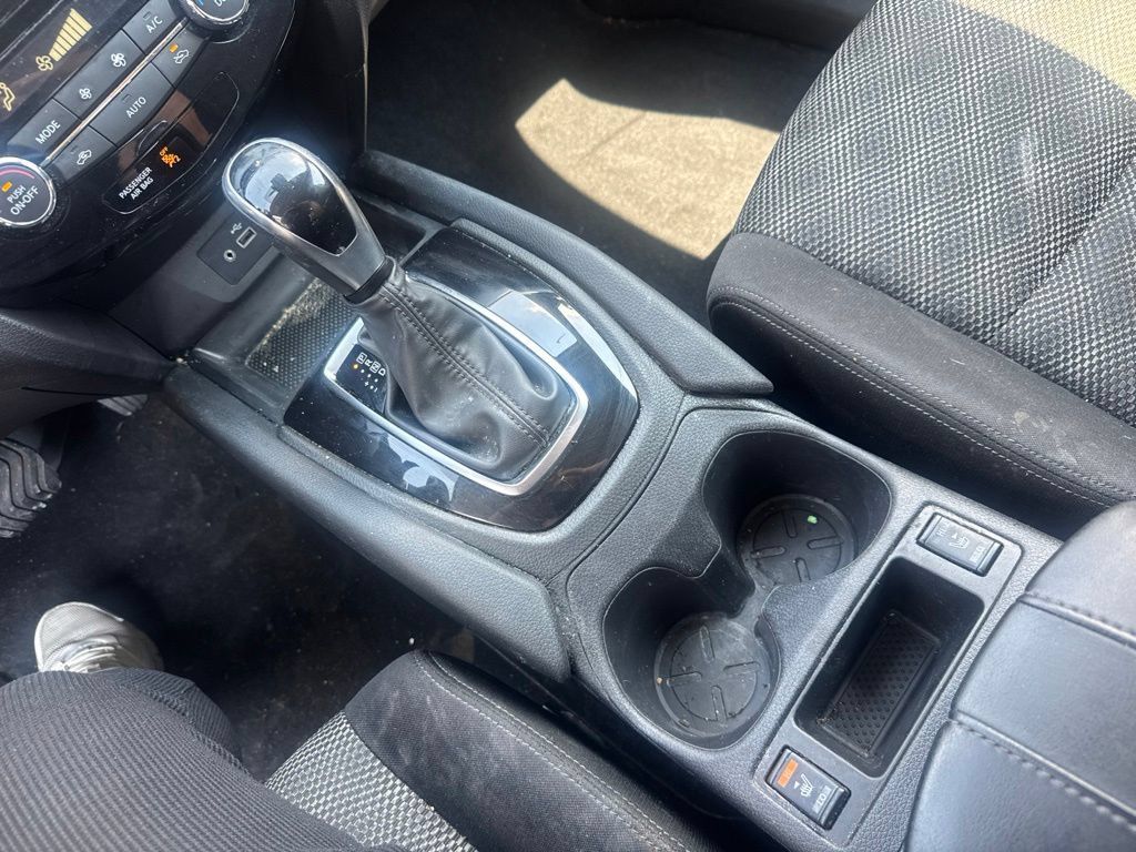 Used 2020 Nissan Rogue Sport AWD image 40