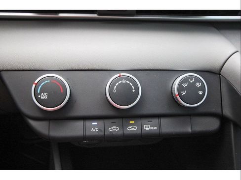 Certified 2026 Hyundai Elantra SE FWD image 16