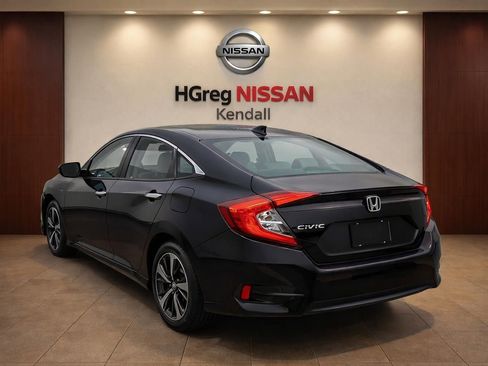 Used 2017 Honda Civic EX-T image 2