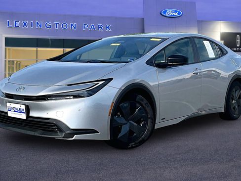 Used 2024 Toyota Prius LE AWD/4WD image 3