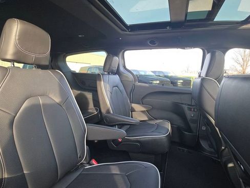 New 2026 Chrysler Pacifica Limited w/ S Appearance Package image 14