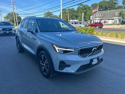 Used 2025 Volvo XC40 B5 Core AWD/4WD image 6