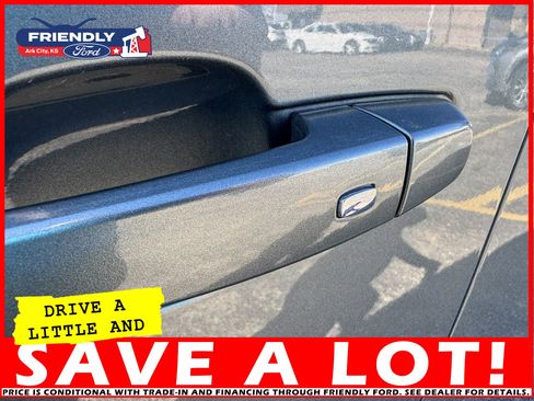 Used 2022 Chevrolet Traverse LT image 17