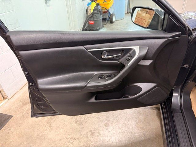 Used 2016 Nissan Altima 2.5 S w/ Power Driver Seat Package FWD image 9
