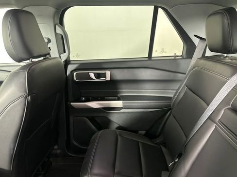 Used 2022 Ford Explorer XLT w/ Equipment Group 202A AWD/4WD image 15