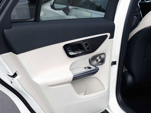 Used 2026 Mercedes-Benz GLC 300 4MATIC image 27