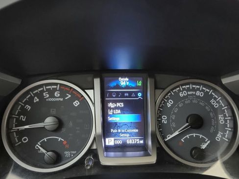 Certified 2021 Toyota Tacoma Limited AWD/4WD image 24