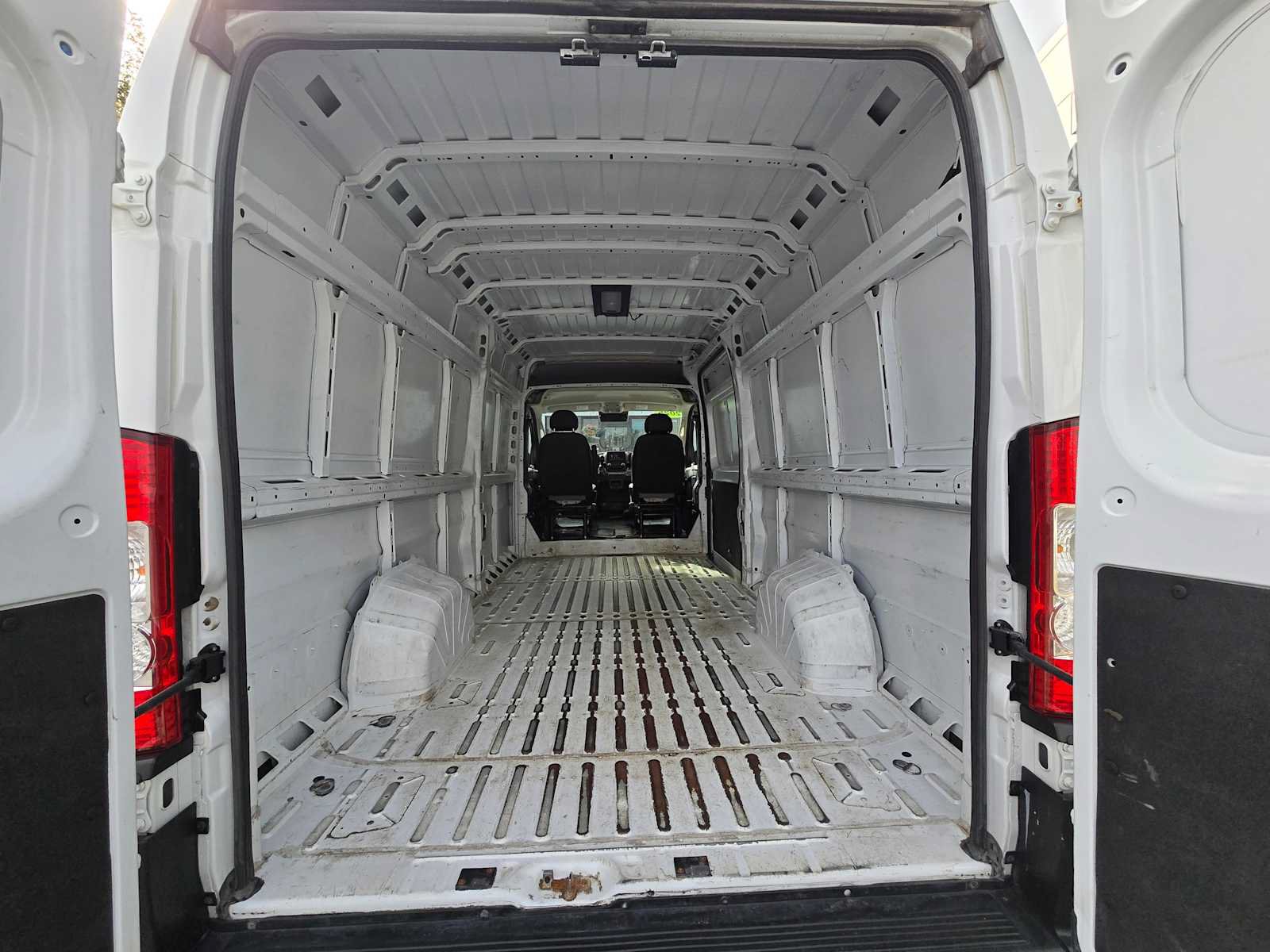 Used 2025 RAM ProMaster 3500 w/ Convenience Group FWD image 10
