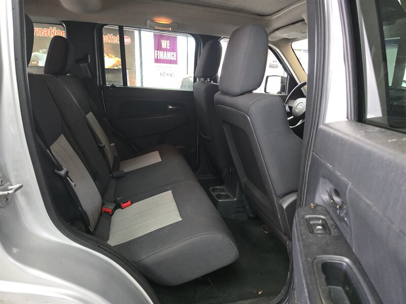 Used 2009 Jeep Liberty Sport w/ Popular Equipment Group AWD/4WD image 17