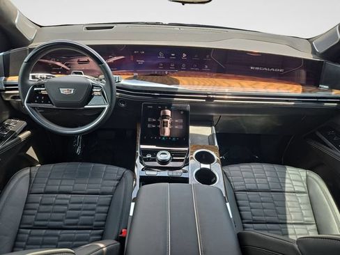 Used 2025 Cadillac Escalade ESV Sport Platinum w/ LPO, ONYX Package AWD/4WD image 9