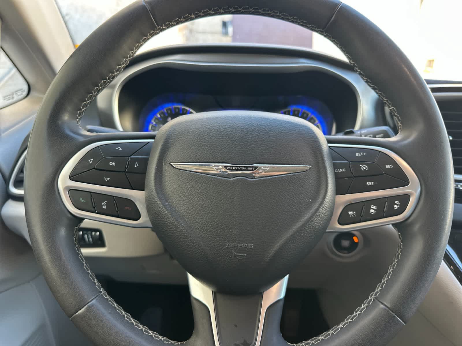 Used 2024 Chrysler Pacifica Touring-L FWD image 25