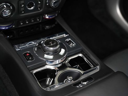 Used 2019 Rolls-Royce Dawn RWD image 41