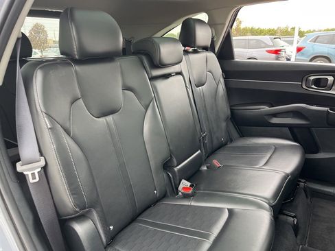 Used 2024 Kia Sorento S w/ Panoramic Sunroof Package image 27