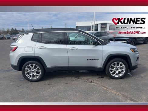 Used 2025 Jeep Compass Limited image 4