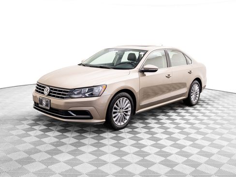 Used 2016 Volkswagen Passat 1.8T SE image 1