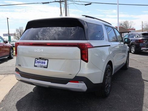 New 2026 Kia Carnival EX FWD image 7