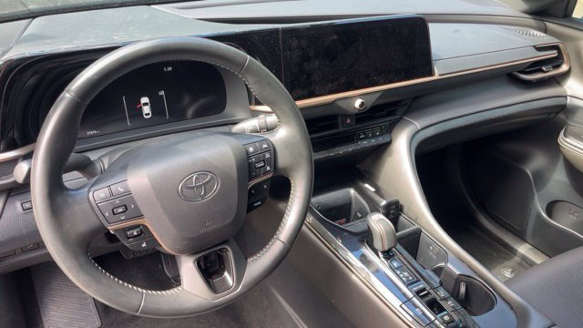 Used 2025 Toyota Crown AWD/4WD image 6