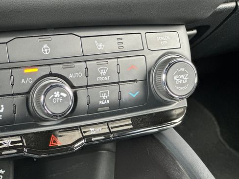 Used 2024 Dodge Durango SXT image 67