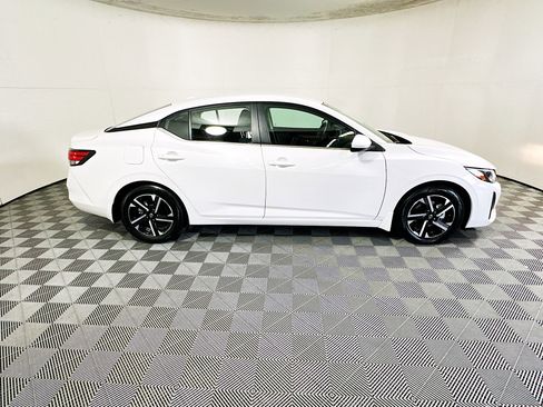Used 2024 Nissan Sentra SV image 2