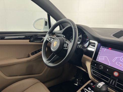 Certified 2026 Porsche Macan AWD/4WD image 12